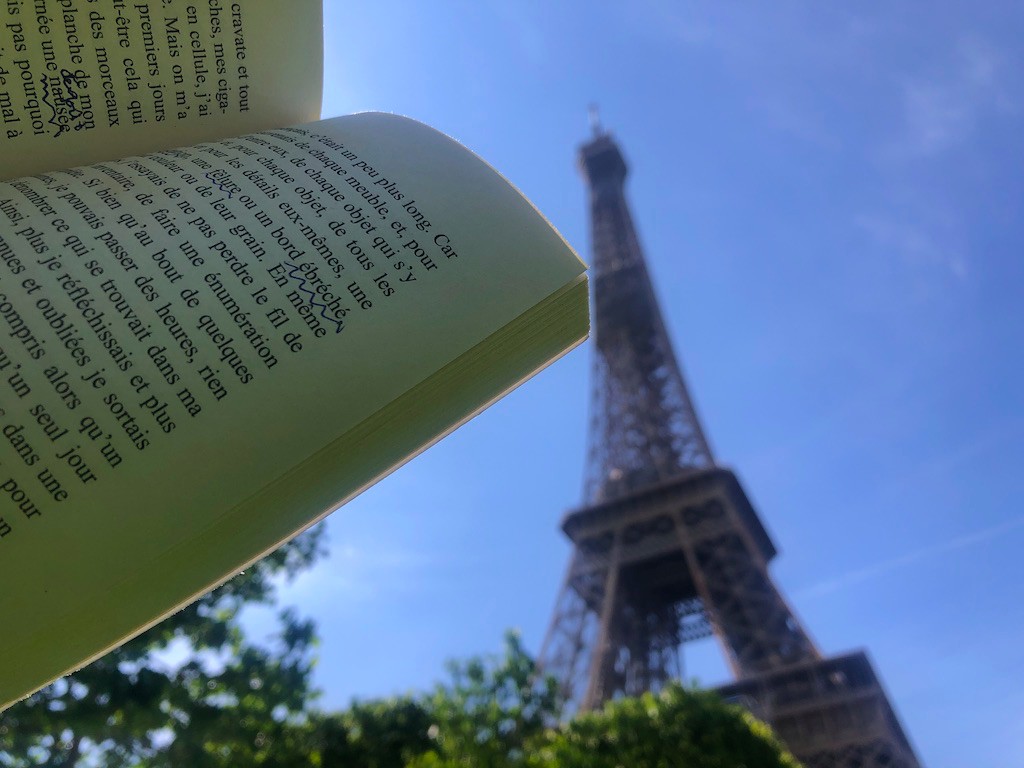Sciences Po / 享受著巴黎鐵塔 (La Tour Eiffel) 下看書的悠閒