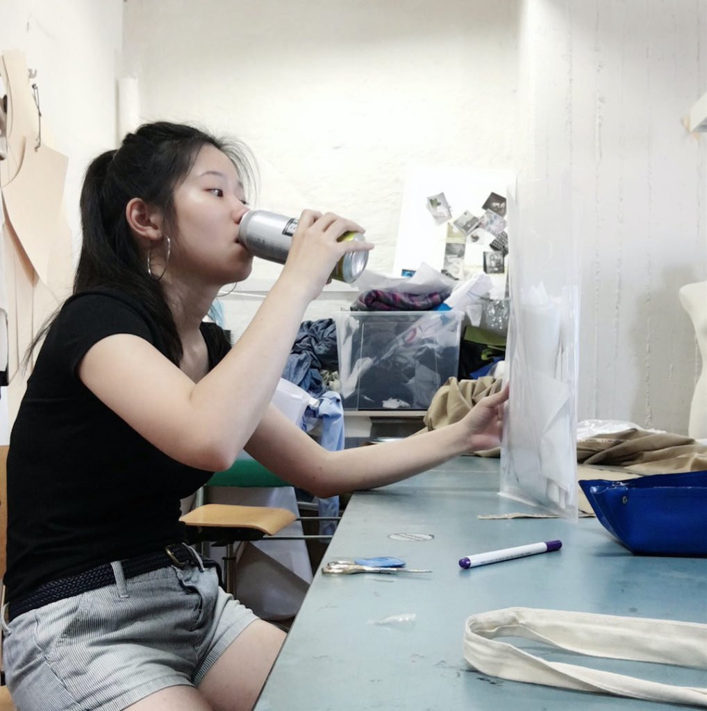 在不來梅藝術學院的學習過程中,工業設計轉到服裝設計的優勢