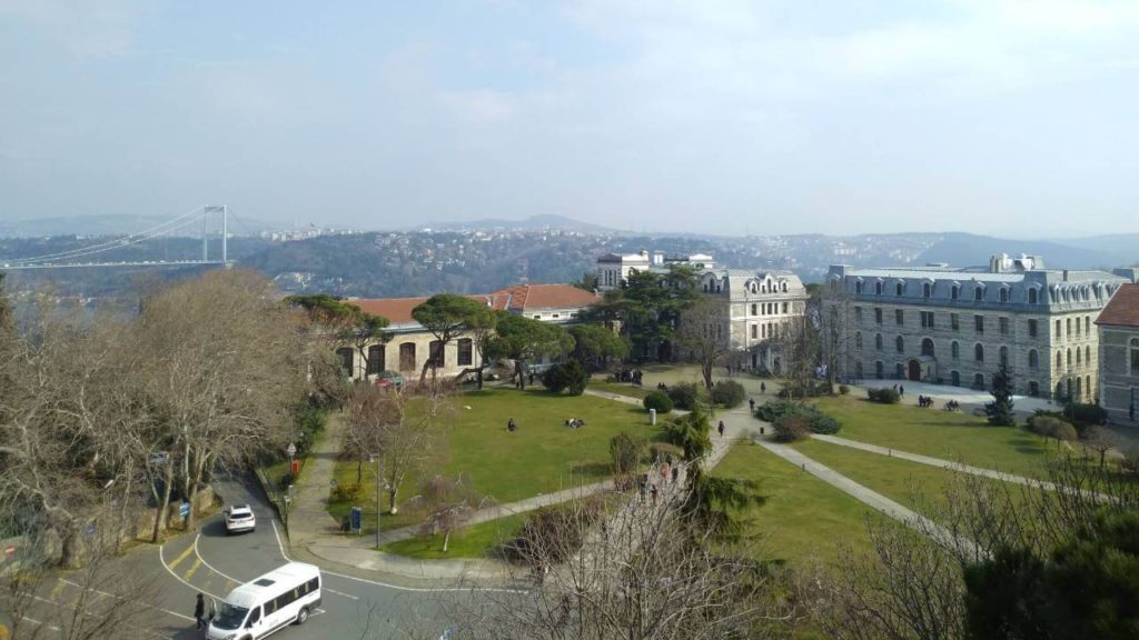 土耳其海峽⼤學 (Boğaziçi Üniversitesi)課堂上的樣貌