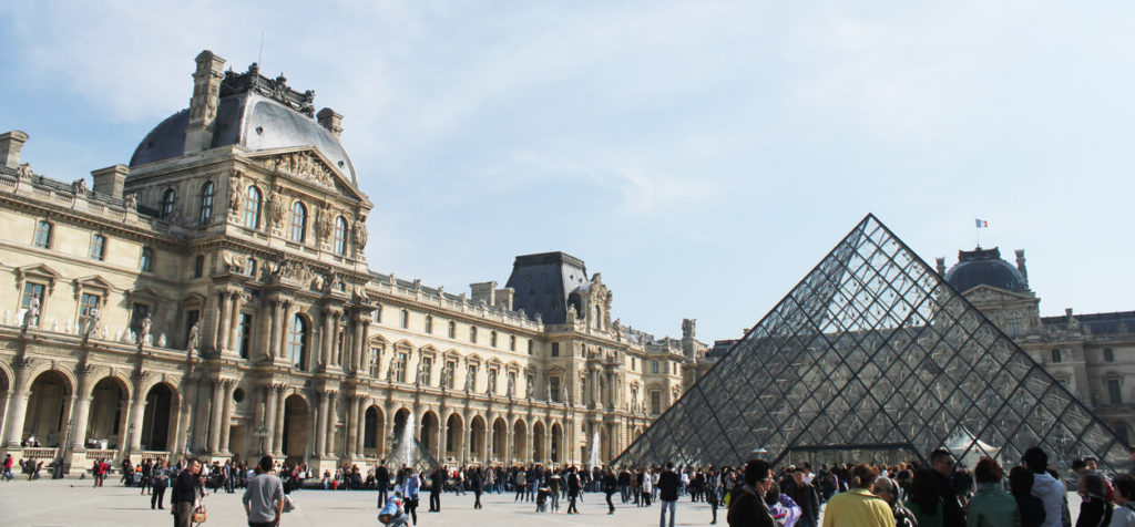 第一個入口選擇 玻璃金字塔 (Pyramide du Louvre)