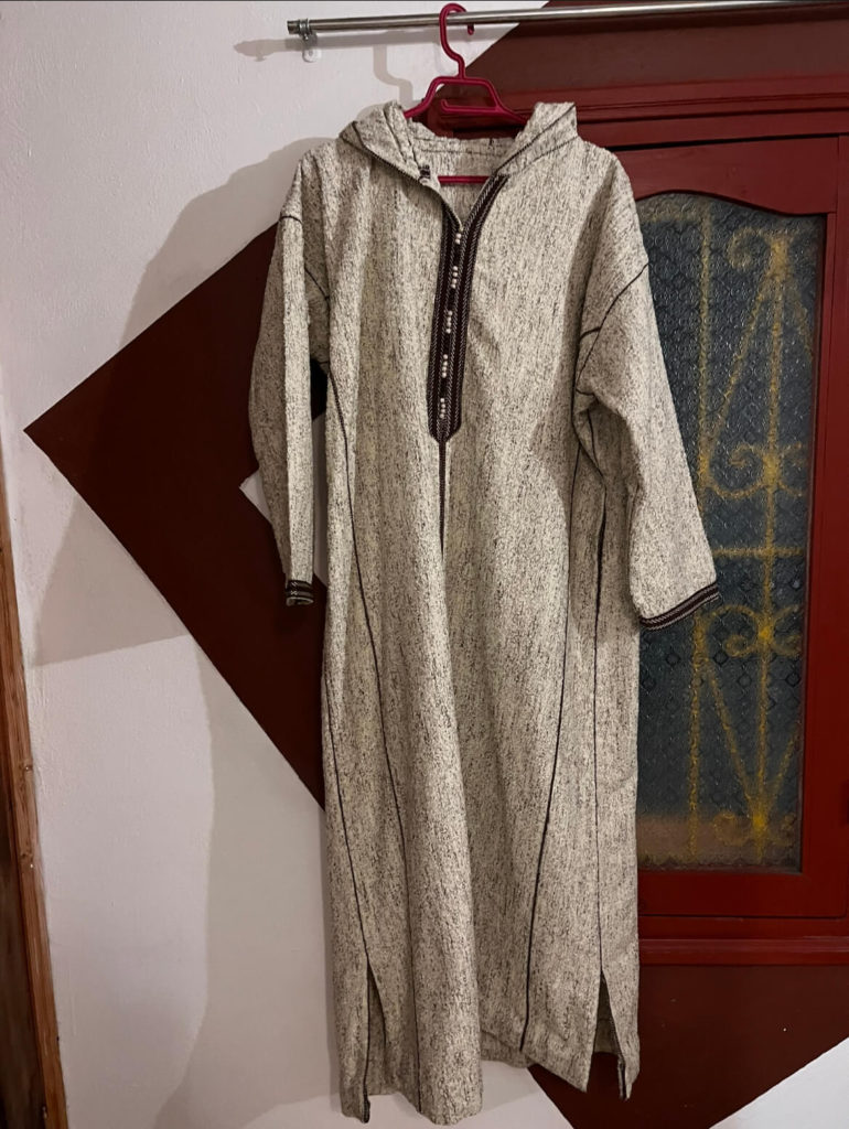 Djellaba (Djellaba 是摩洛哥的傳統服飾，沙漠夜晚時穿著非常保暖)：600MAD 300MAD