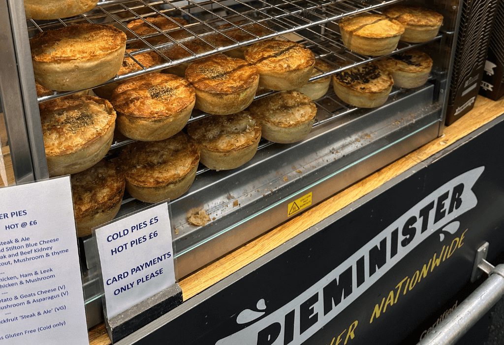 倫敦美食推薦 Pieminister 路過時旅伴被吸引過去的英式鹹派