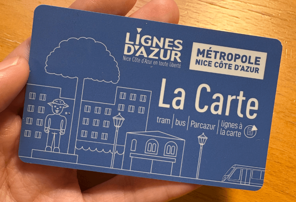 若是第一次購買通票,會額外收取 2 歐元製卡費,之後即可使用同一張卡進行儲值